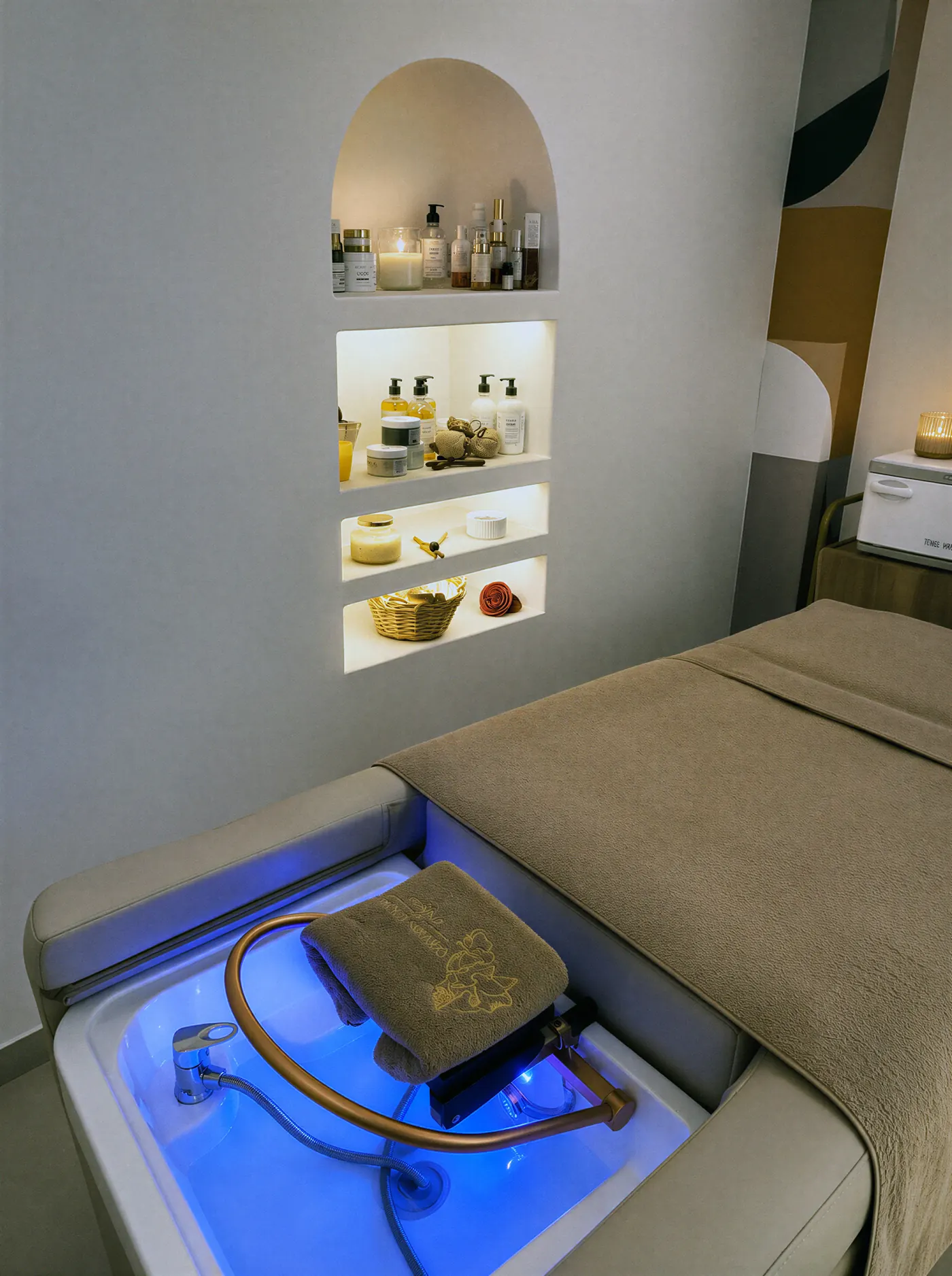 Japanese-inspired head spa room